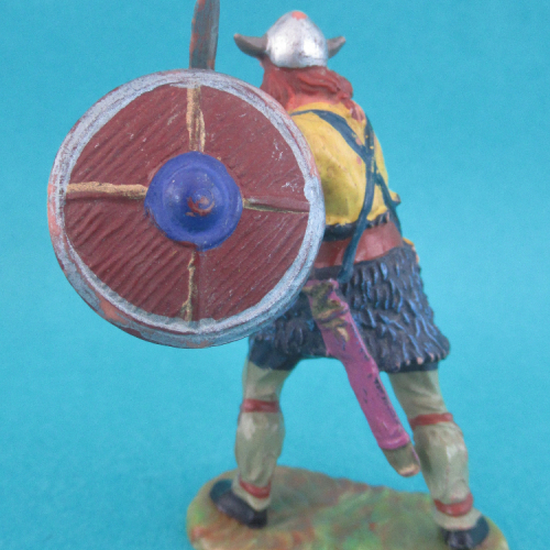 8504  Viking frappant de l'épée, bouclier en arrière (III).